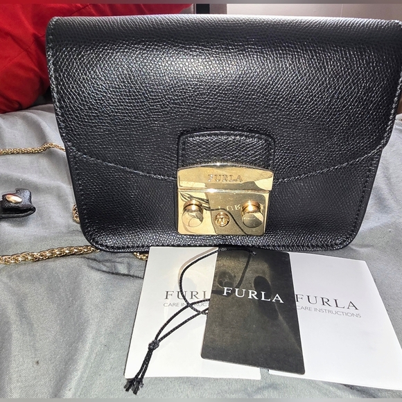 Furla Black Leather Crossbody Bag with Gold Chain, Key, And Authenticity Cards - Picture 6 of 8